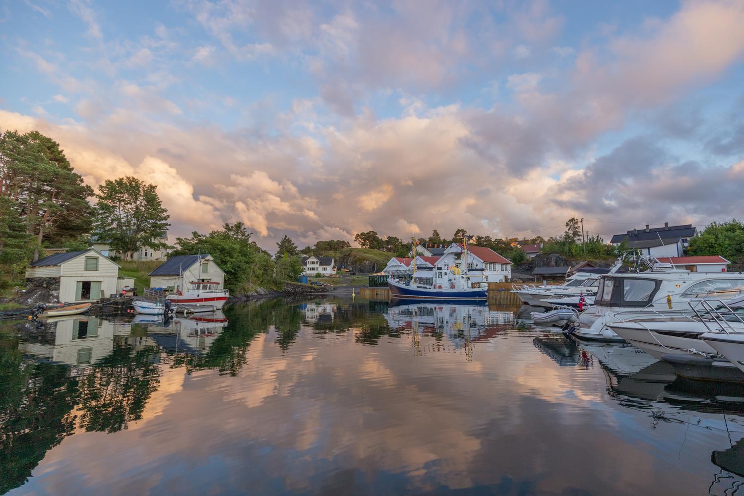 Kulleseidkanalen Gjestehamn Bomlo Exterior foto